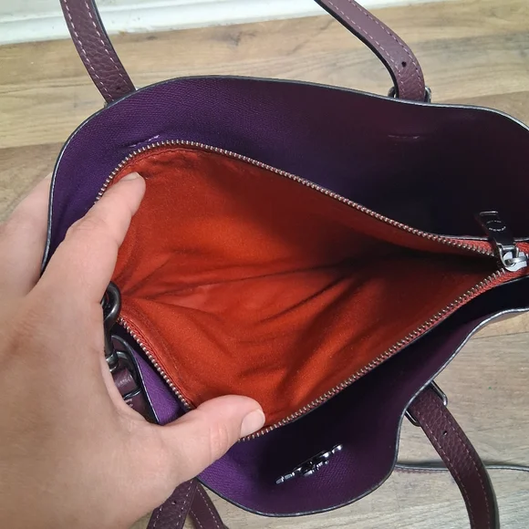 Coach Mollie Tote 25 - Picture 4 of 8